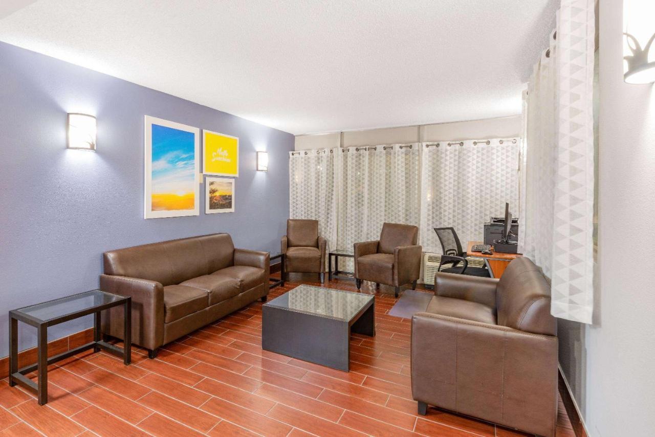 Days Inn By Wyndham Charlottesville/University Area Extérieur photo