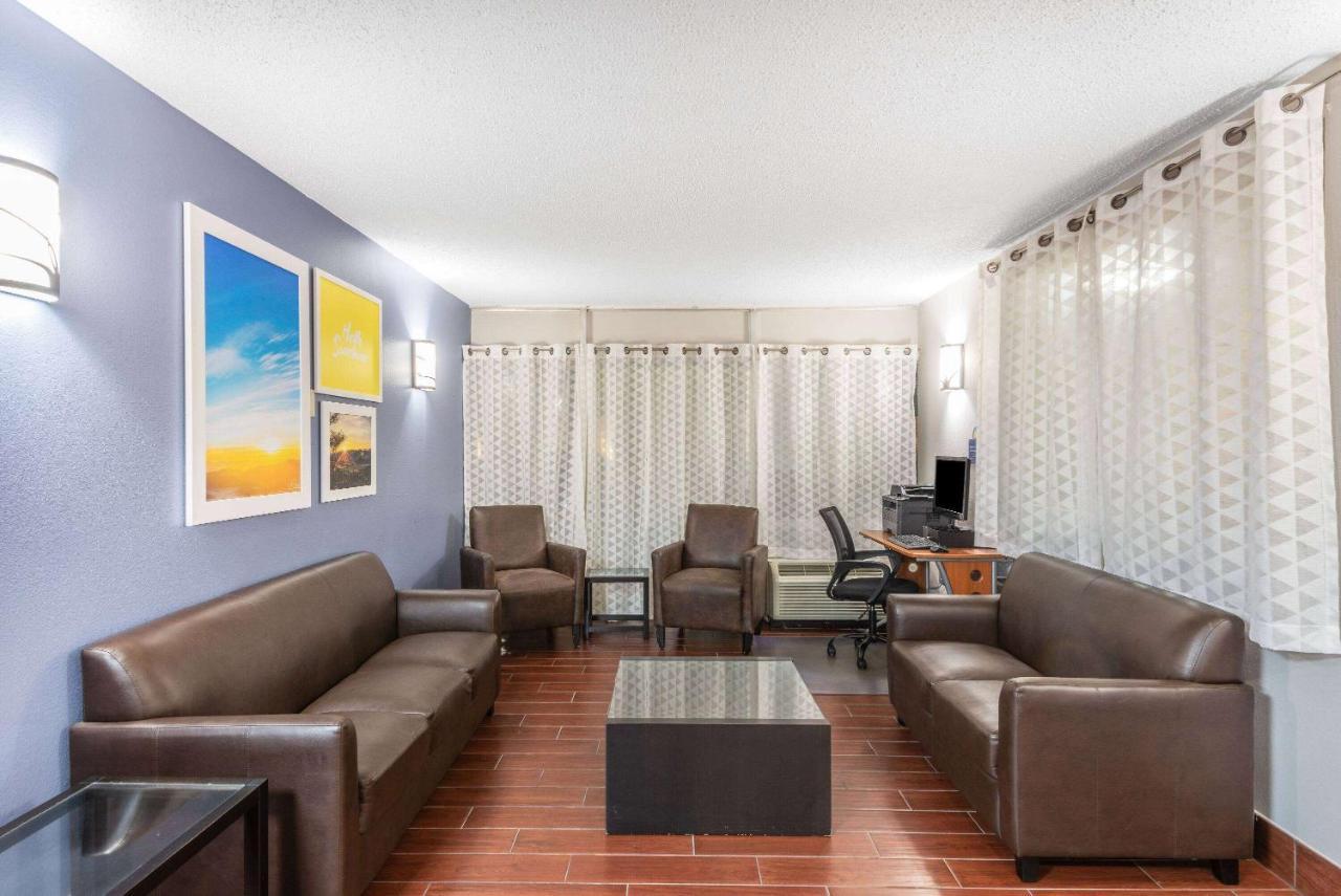 Days Inn By Wyndham Charlottesville/University Area Extérieur photo