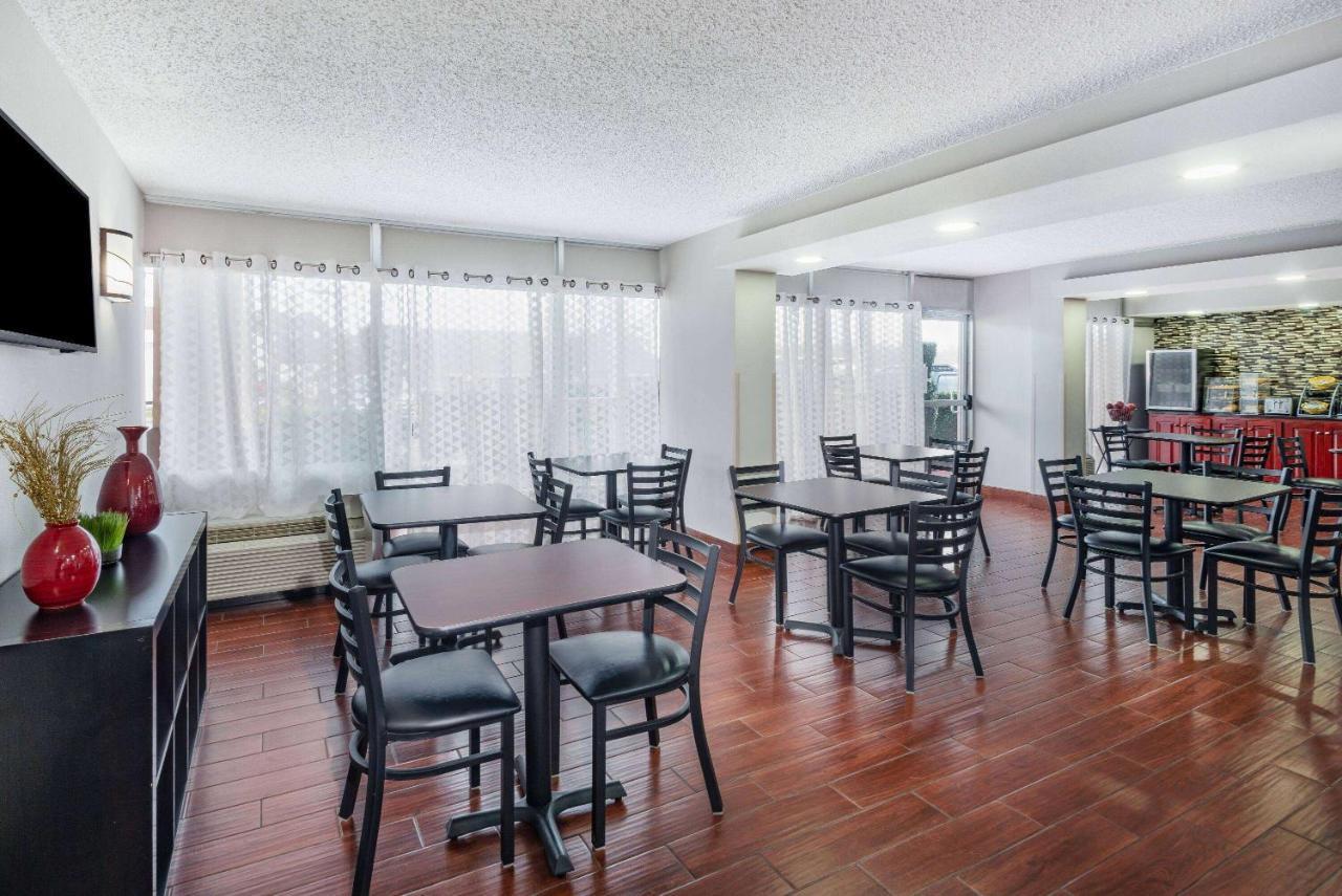 Days Inn By Wyndham Charlottesville/University Area Extérieur photo