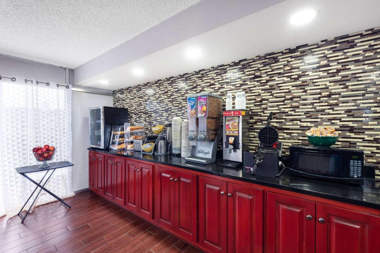 Days Inn By Wyndham Charlottesville/University Area Extérieur photo