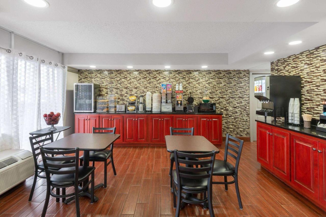 Days Inn By Wyndham Charlottesville/University Area Extérieur photo