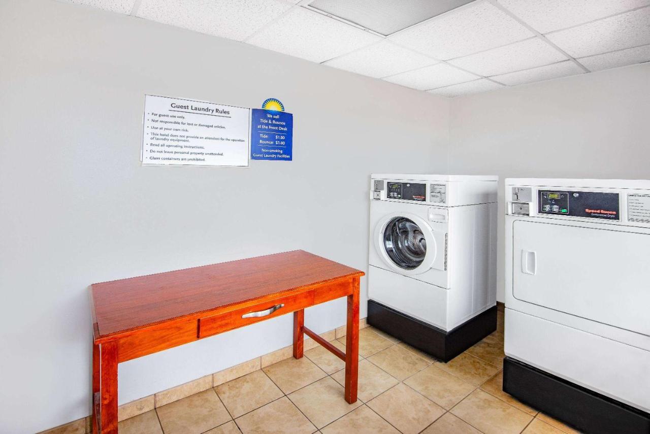 Days Inn By Wyndham Charlottesville/University Area Extérieur photo