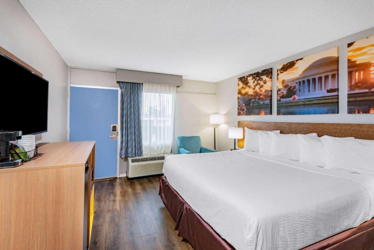 Days Inn By Wyndham Charlottesville/University Area Extérieur photo